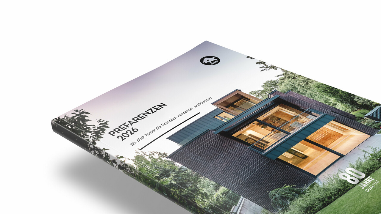 Slika knjige PREFARENZEN iz leta 2026 na belem ozadju. Na naslovnici je upodobljena hiša PREFARENZEN.