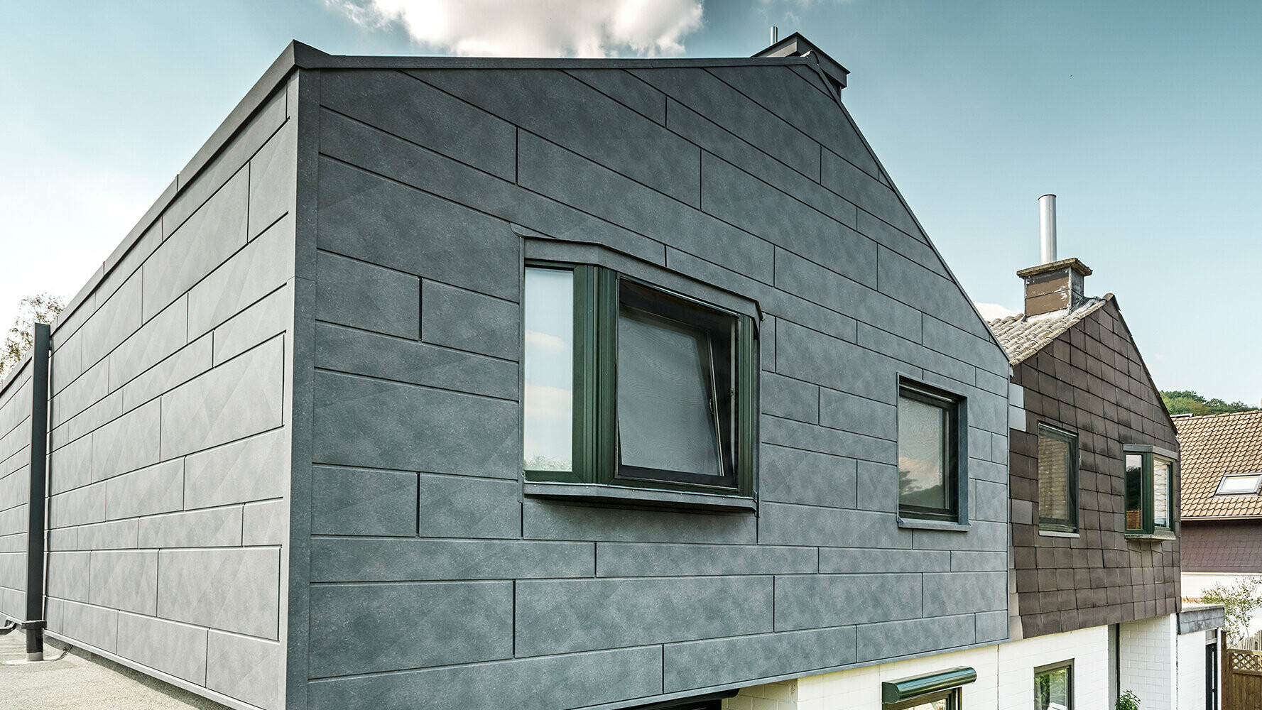 PREFA sanacija fasade z elementi Siding.X v P.10 kamnito sivi