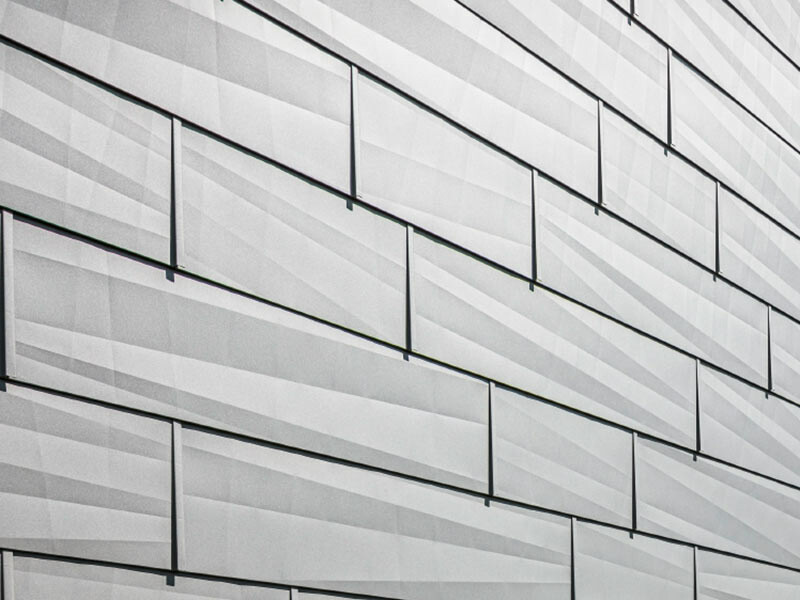 Fasadni panel FX.12 z značilnimi robovi, P.10 svetlo siva
