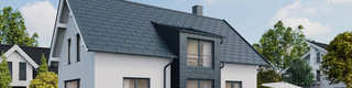 Enodružinska hiša z dvokapno streho s strešnimi ploščami PREFA R.16 in fasadnimi paneli FX.12 v P.10 antracitni barvi 