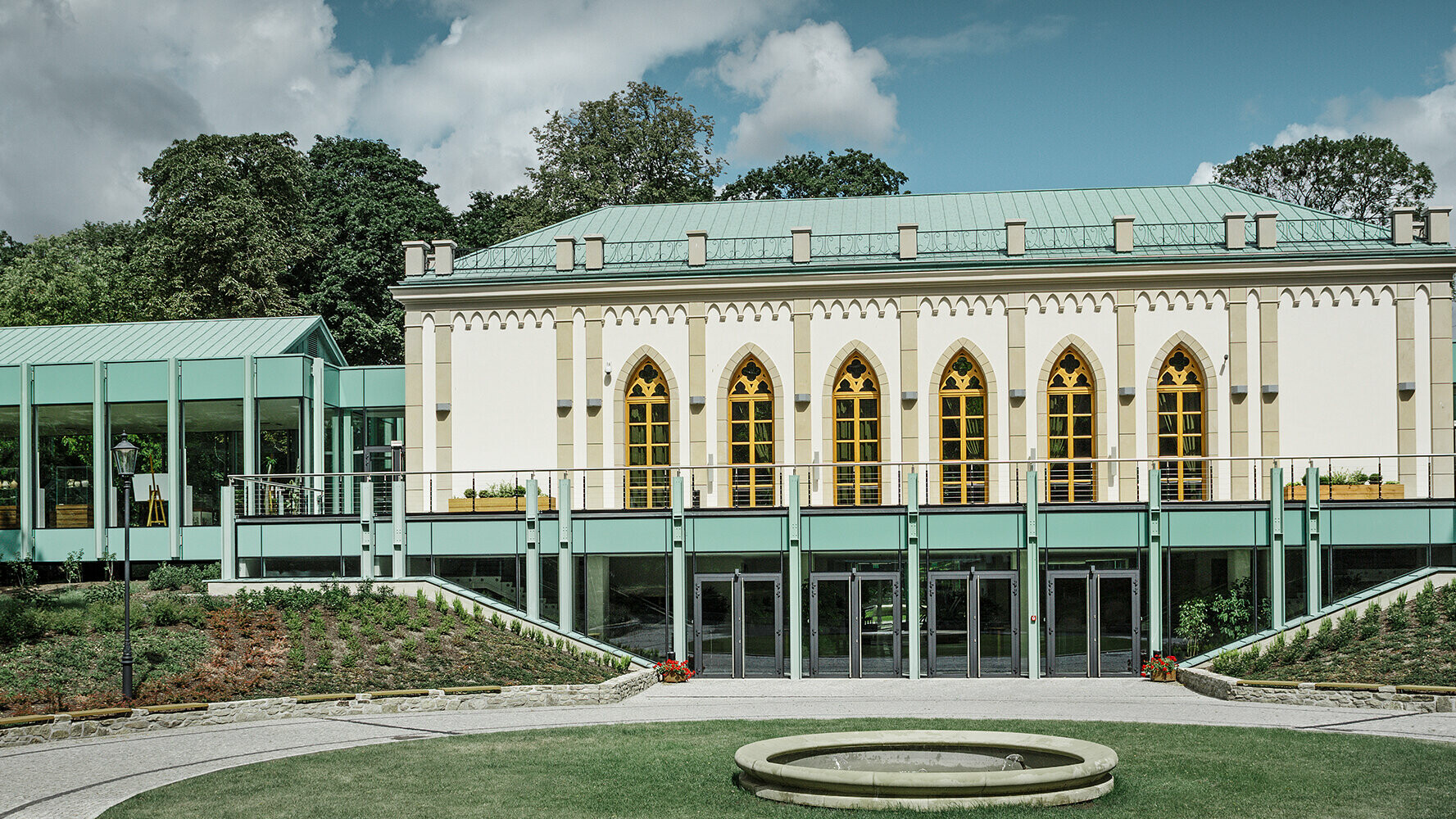 Poljski muzej Opinogóra je bil pri sanaciji strehe prekrit z izdelki Prefalz in Falzonal v patinirano zeleni barvi.