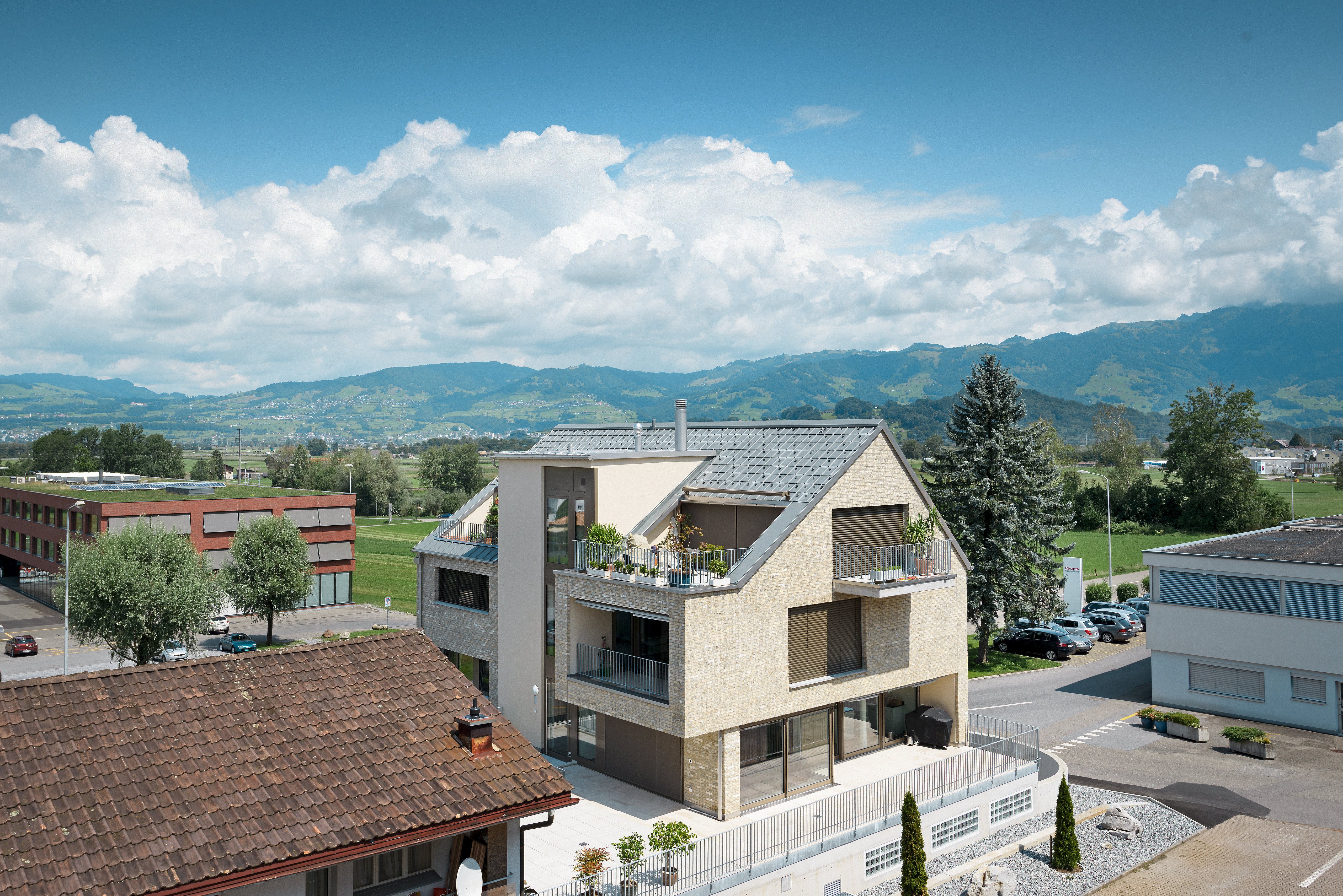 Referenčni objekti PREFA Strešni sistemi Strešna plošča 07 P.10 svetlo siva