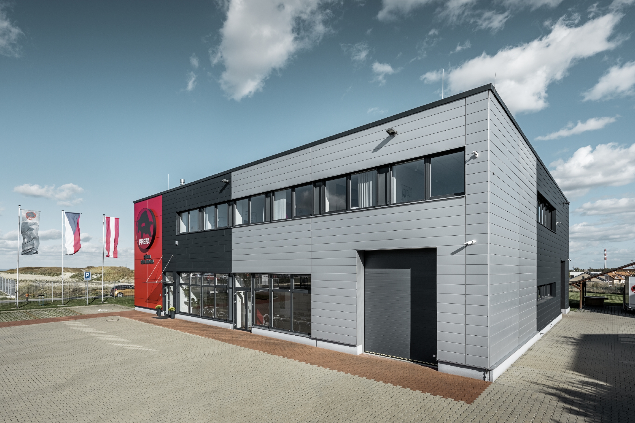 Referenčni objekti PREFA Fasadni sistemi Siding 12 kovinsko srebrna