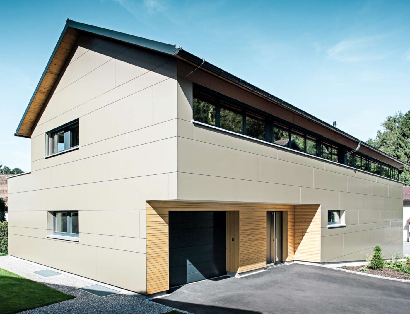 Referenčni objekti PREFA Fasadni sistemi Aluminijasta kompozitna plošča 45 bronasta