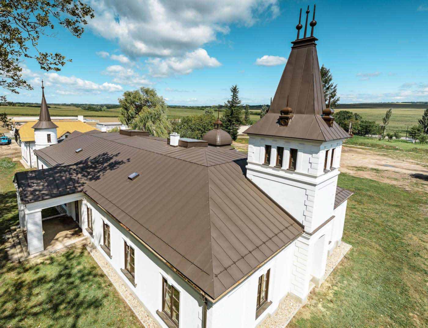 Referenčni objekti PREFA Strešni sistemi Strešni sistem Prefalz® 01 P.10 anodik rjava