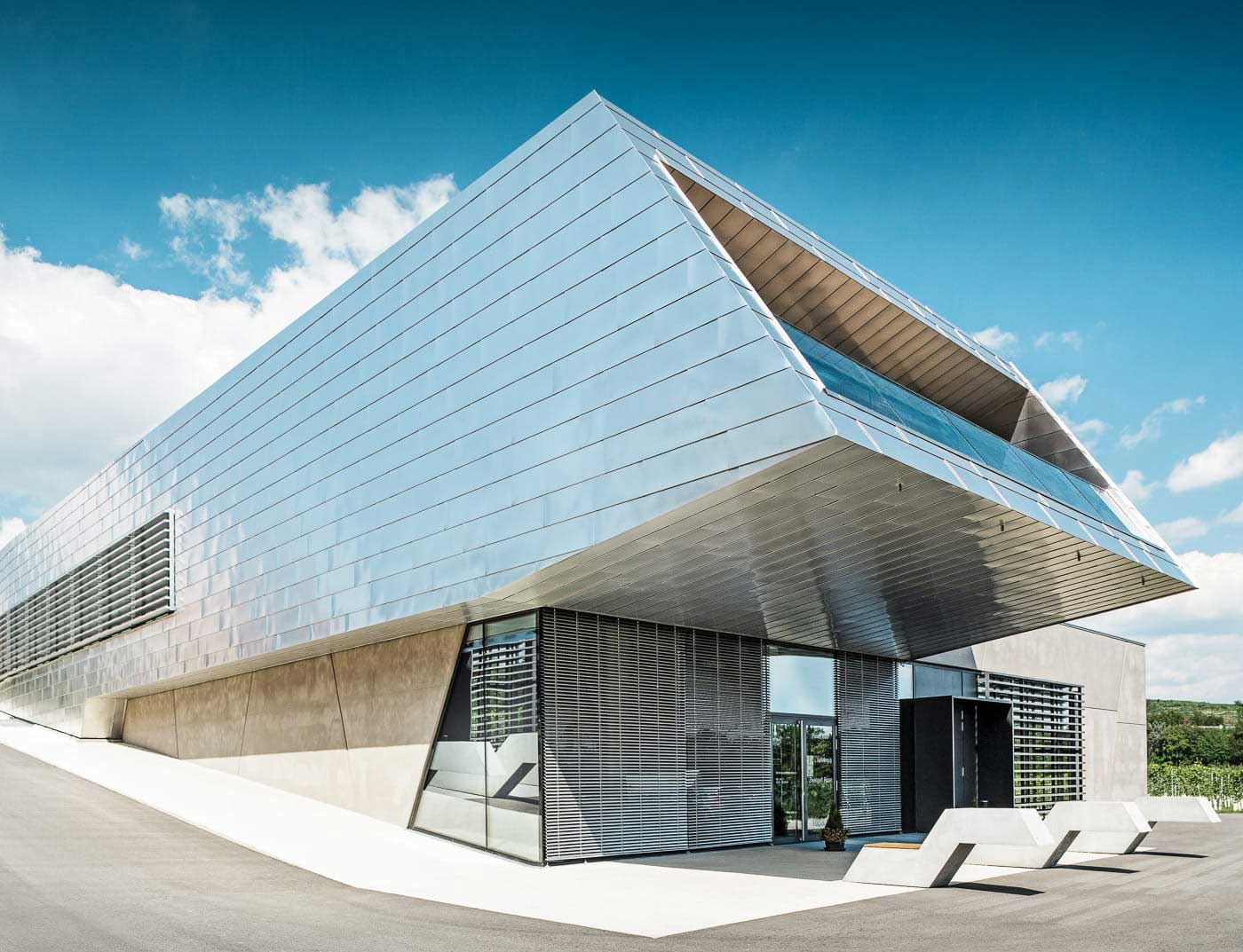 Referenčni objekti PREFA Fasadni sistemi Fasadni sistem Prefalz® 13 natur